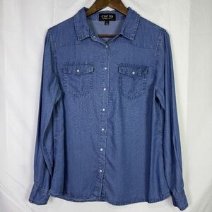 C'EST TOI button down top